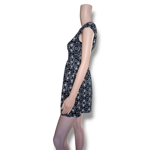 Enough About Me Women's Black/White Geometric & Tribal Print Design Mini Dress - Picture 6 of 16